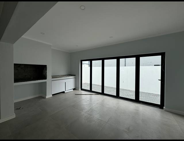 5 BEDROOM HOUSE FOR SALE IN SANDOWN